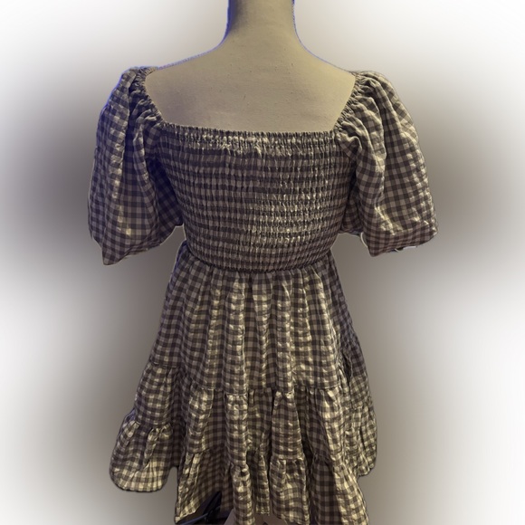 HAZEL AND OLIVE boutique grey and white checkered puff dress. Size medium - Picture 2 of 2